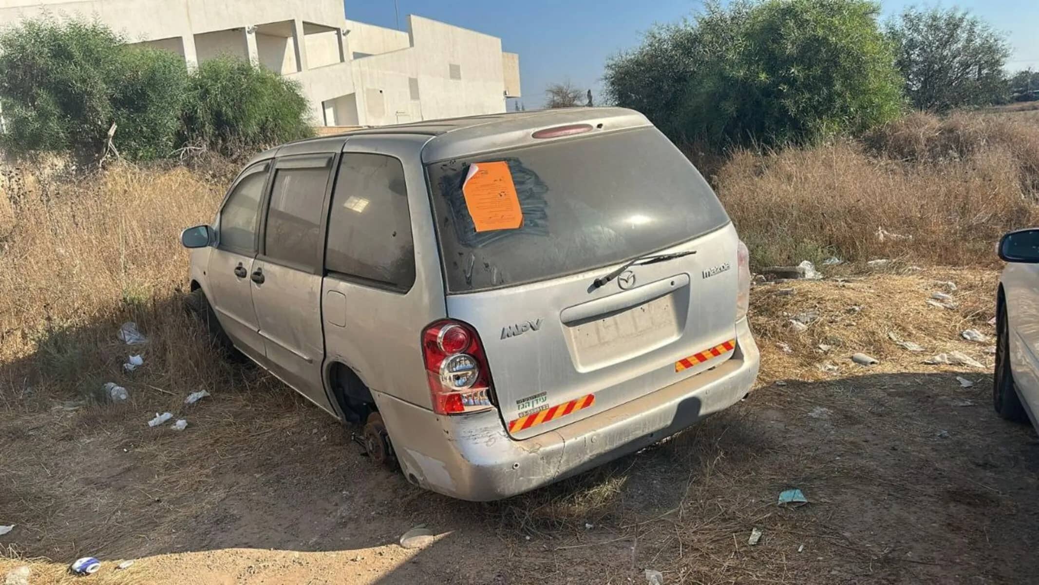 רכב שנקנה לפירוק בחיפה — 11