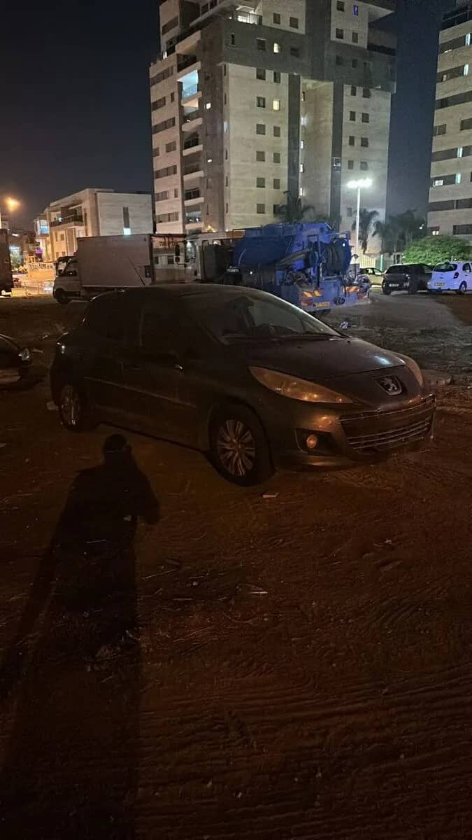 רכב שנקנה לפירוק בחיפה — 3