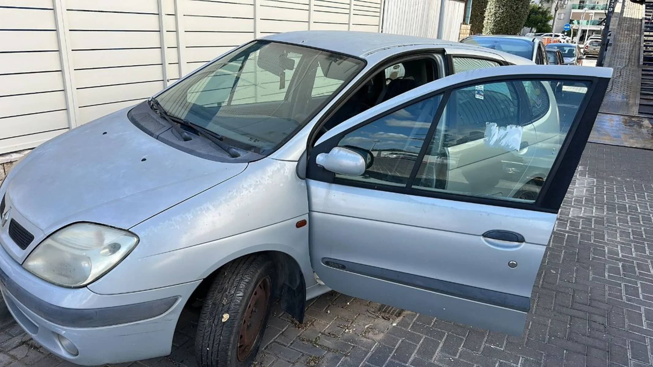 רכב שנקנה לפירוק בחיפה — 7